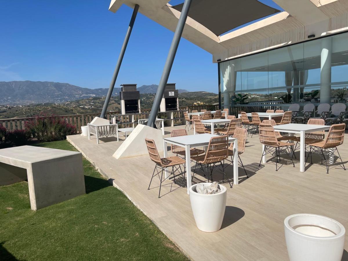 2-Bedroom-Apartment With A Terrace, Pool, Gym マラガ エクステリア 写真
