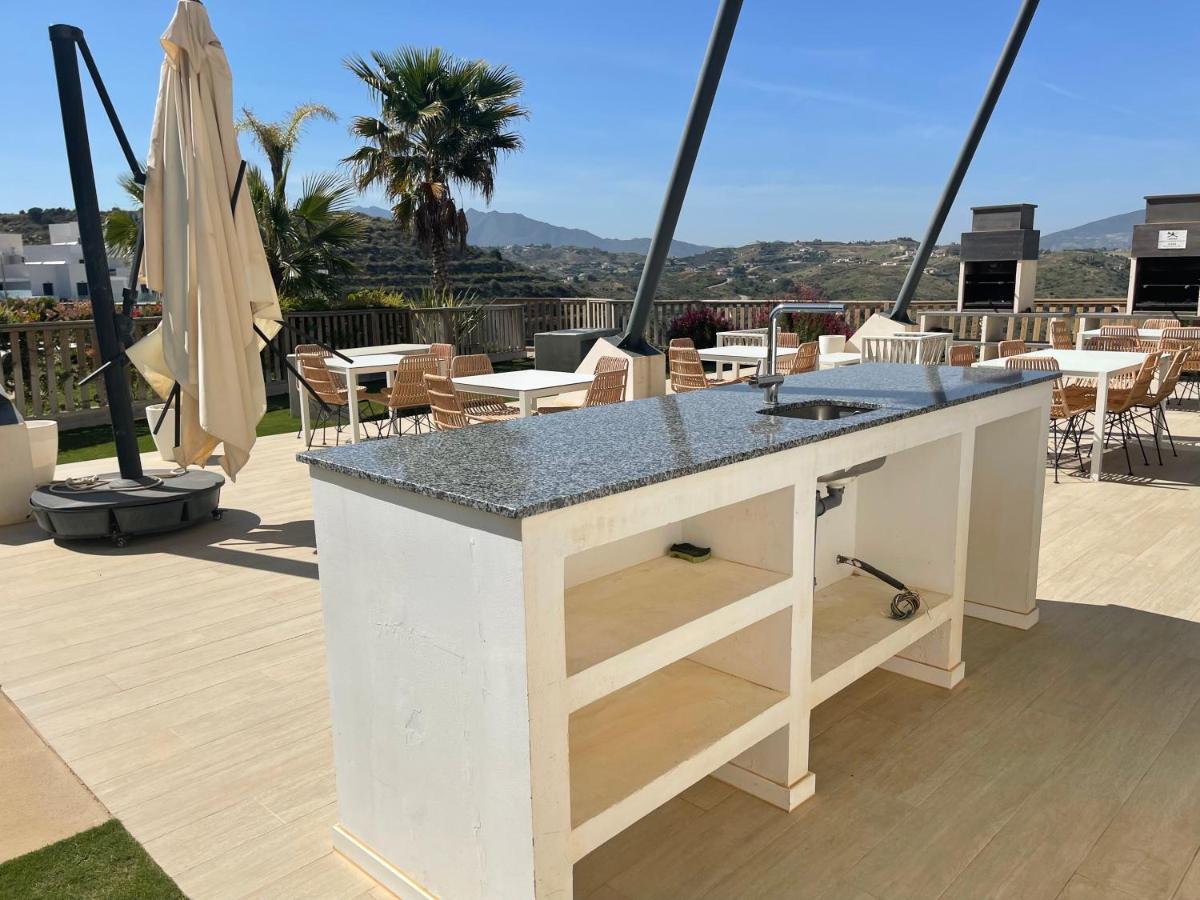 2-Bedroom-Apartment With A Terrace, Pool, Gym マラガ エクステリア 写真