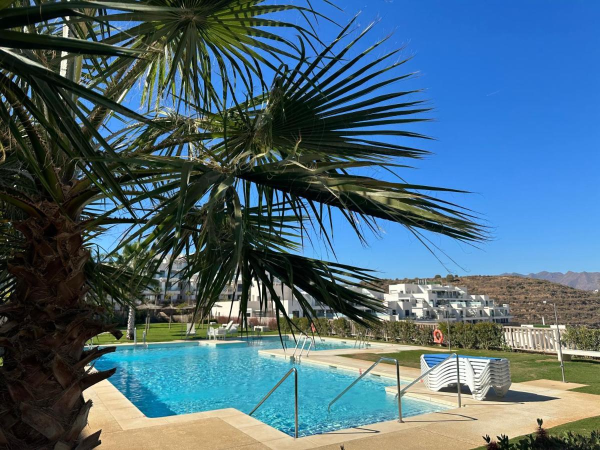 2-Bedroom-Apartment With A Terrace, Pool, Gym マラガ エクステリア 写真