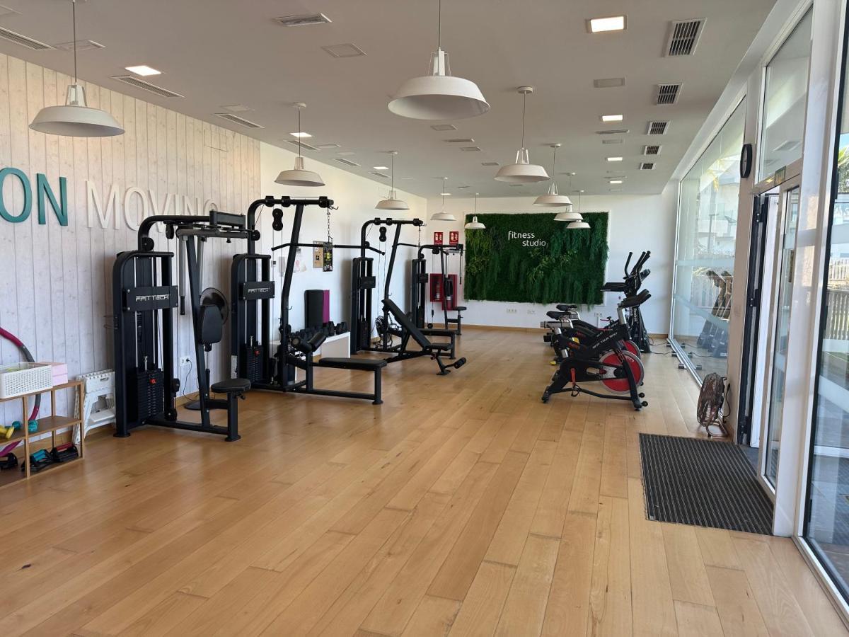 2-Bedroom-Apartment With A Terrace, Pool, Gym マラガ エクステリア 写真