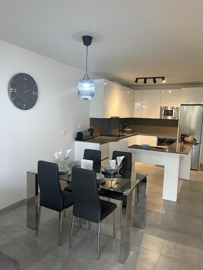2-Bedroom-Apartment With A Terrace, Pool, Gym マラガ エクステリア 写真