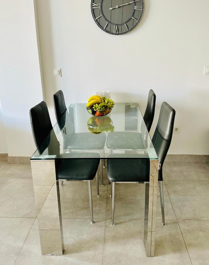 2-Bedroom-Apartment With A Terrace, Pool, Gym マラガ エクステリア 写真