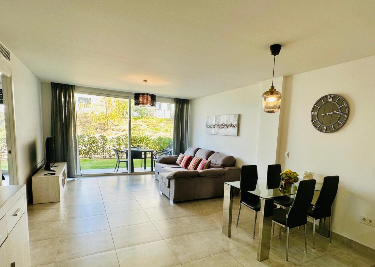 2-Bedroom-Apartment With A Terrace, Pool, Gym マラガ エクステリア 写真