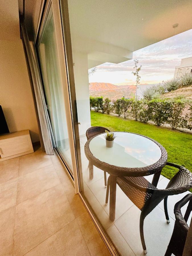 2-Bedroom-Apartment With A Terrace, Pool, Gym マラガ エクステリア 写真