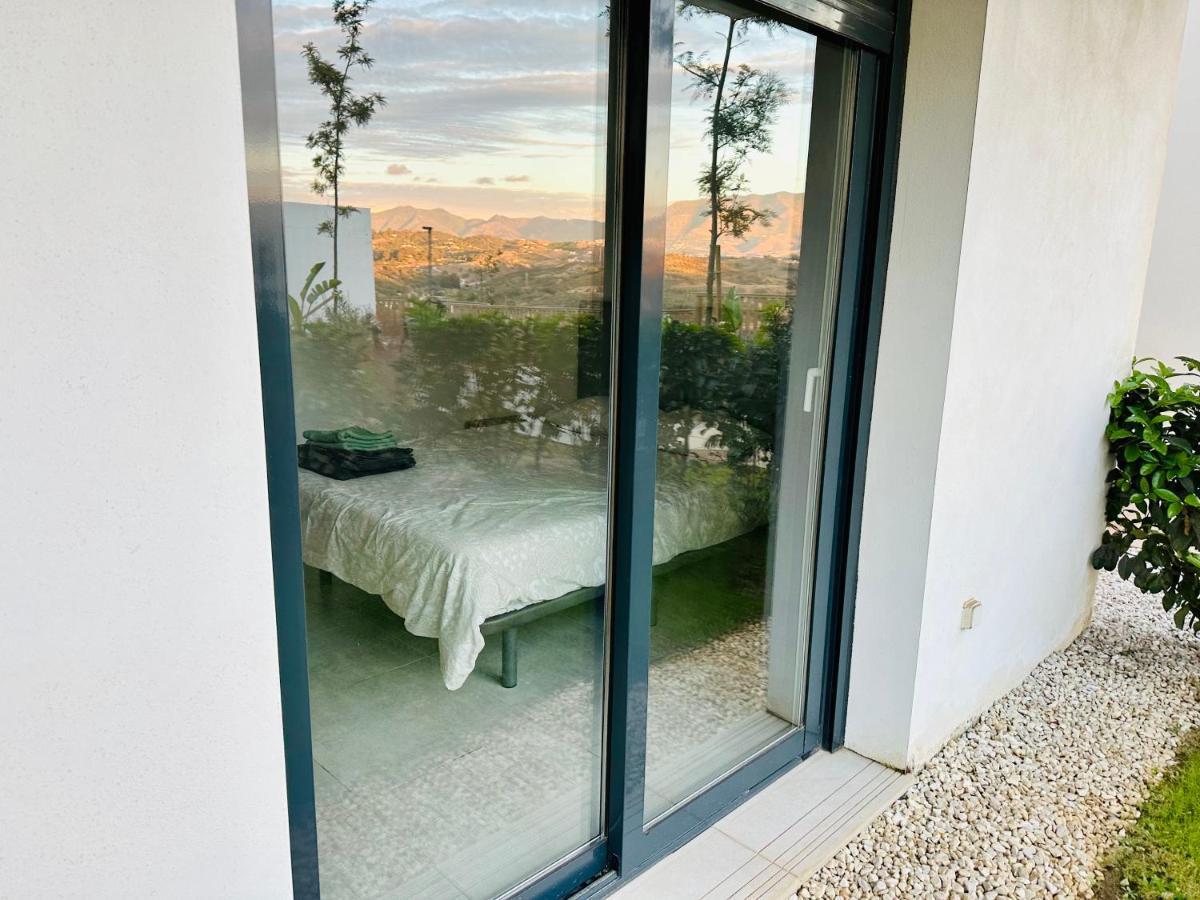 2-Bedroom-Apartment With A Terrace, Pool, Gym マラガ エクステリア 写真